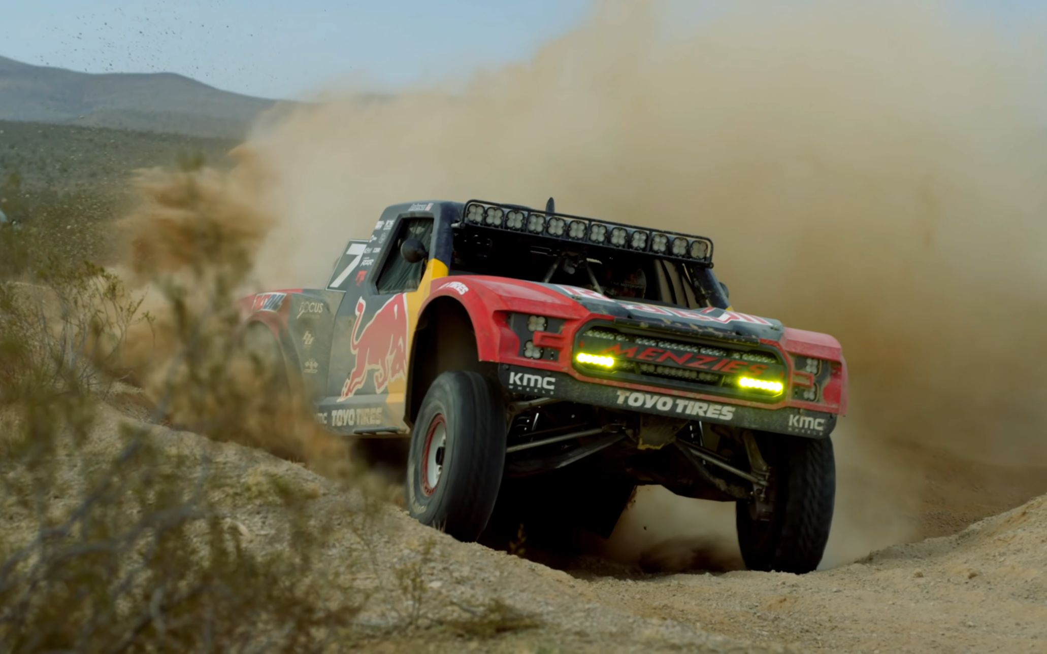 【off road】红牛车队redbull奖杯卡车baja400精彩片段_哔哩哔哩 (゜