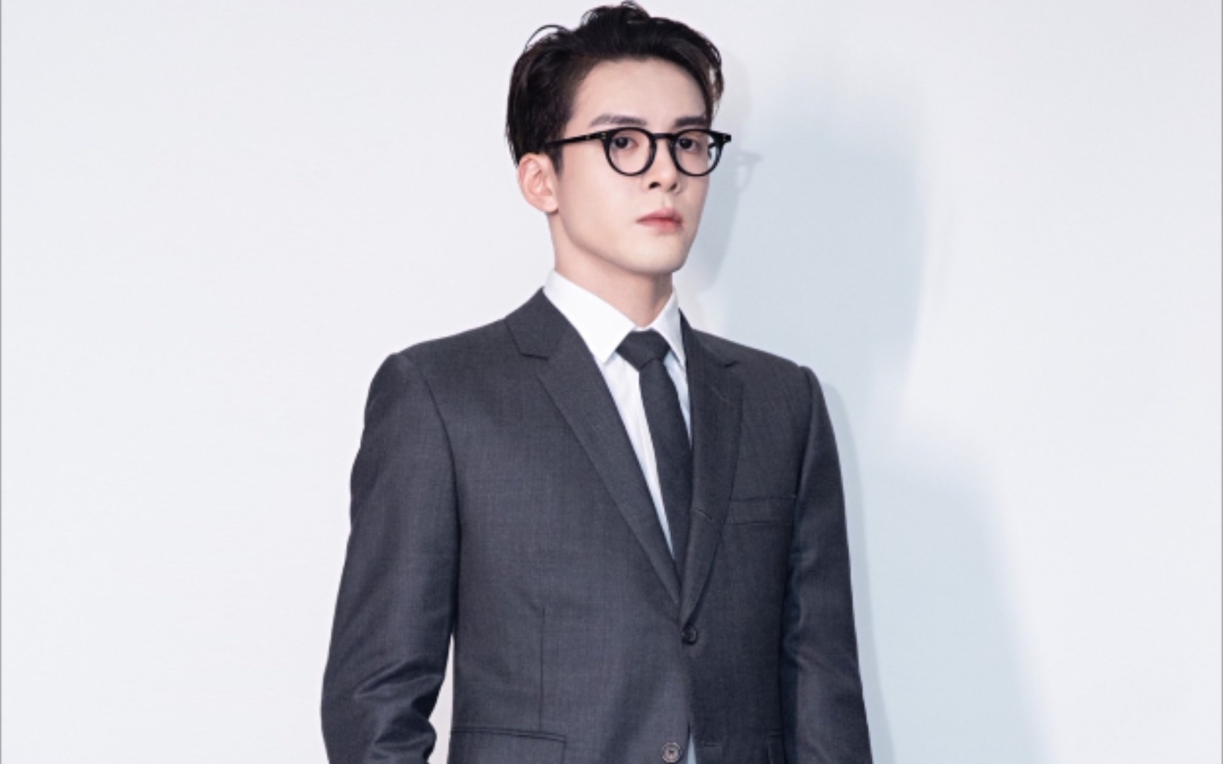 曾舜晞西装控简直好不了了o