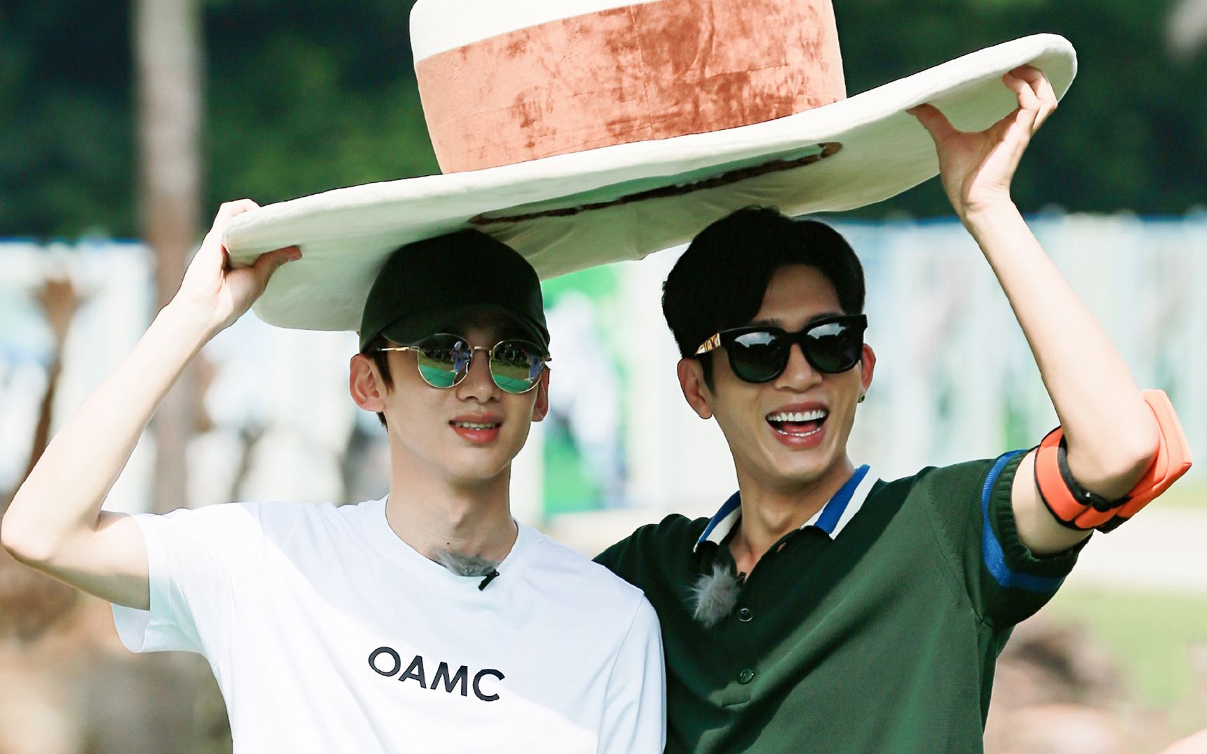 白敬亭井柏然互相套路,默契学树懒_哔哩哔哩 (゜-゜)つロ 干杯~-bili