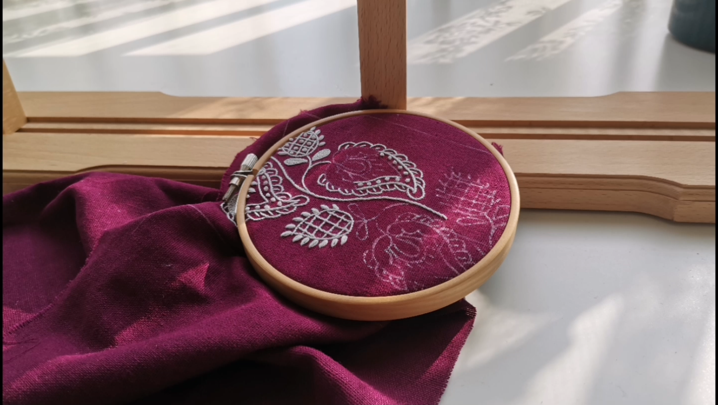 手工刺绣——只要图案够漂亮,单色刺绣也能美出圈