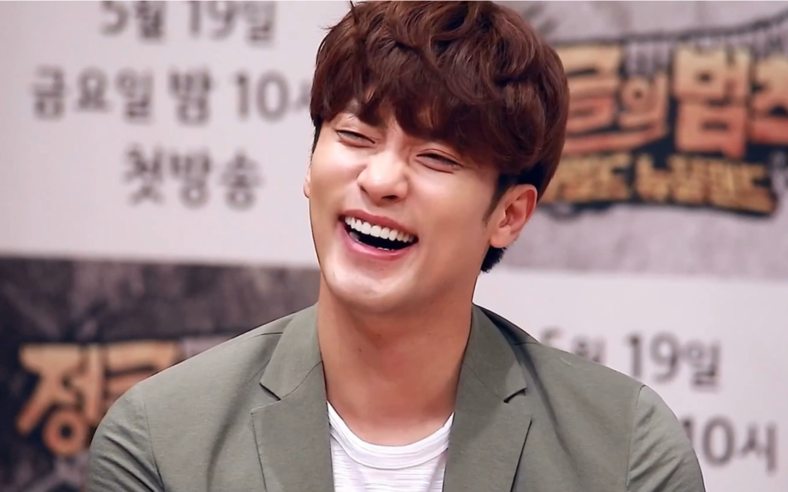 成勋笑容杀〕腼腆的笑.憨憨的笑,笑得超有感染力_哔哩哔哩_bilibili