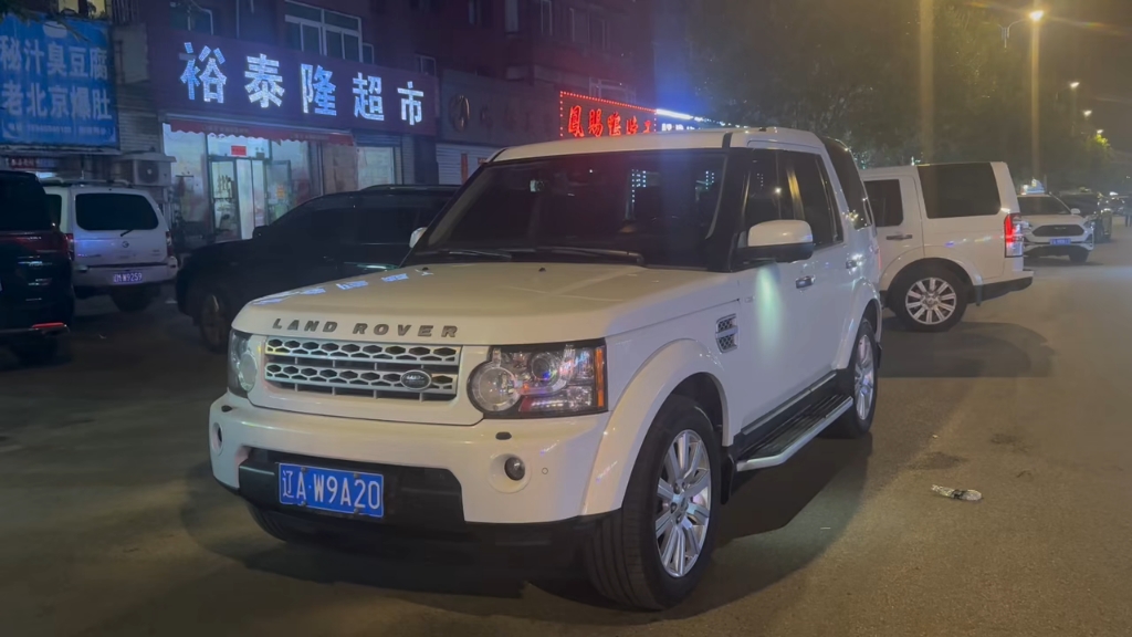 新到12年路虎发现4 柴油3.0t 3件喷漆全车原版 精品车况