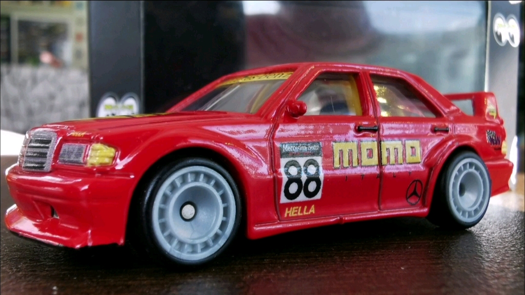 风火轮拆卡,梅赛德斯奔驰 190e momo红色涂装