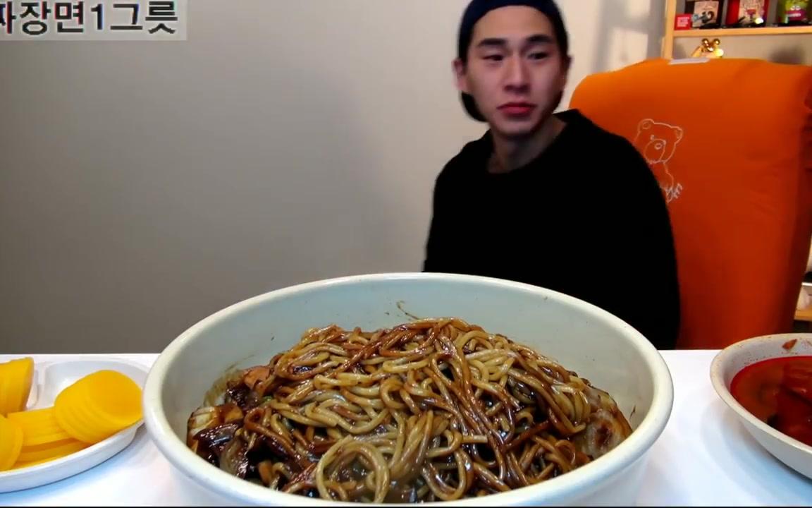 【奔驰小哥】只有1碗炸酱面_哔哩哔哩_bilibili