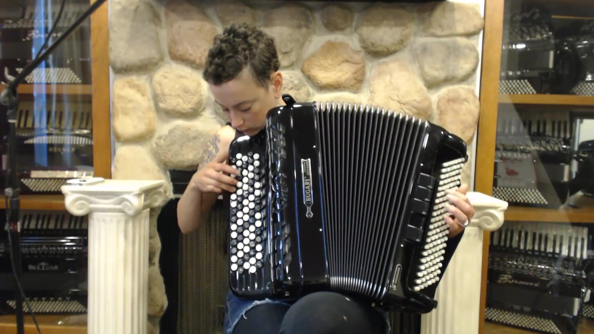 三排簧c系统自由低音巴扬手风琴bugariconservatoriocsystemchromatic