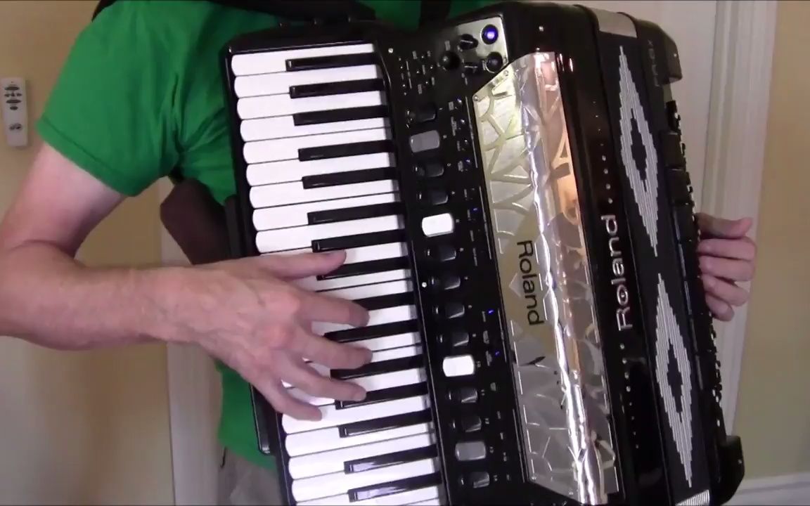 roland 罗兰电子手风琴的特别之处以及如何使用管弦乐效果 part 2 of