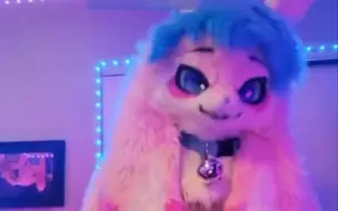 Скачать видео: I love wearing my fursuit, but sometimes it does get a little hot