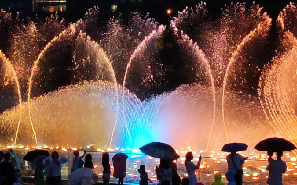 23.7.1成都复地金融岛晚8:15水秀,数控基准比之前略好一点.哔哩哔哩bilibili