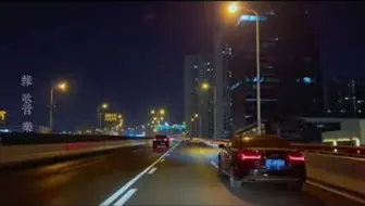 人间总有一缕风，吹散我心痛……