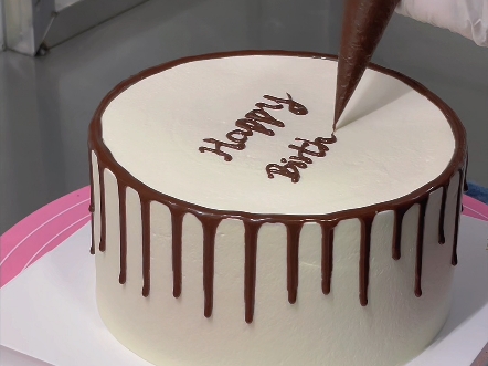 感受罗马假日的风情,从这一块巧克力淋面蛋糕开始,浓郁滋味,萦绕心间.