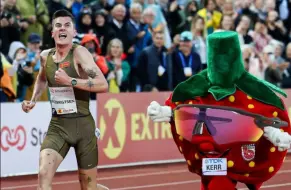 Download Video: 疑似雅各布英格布里格森jakob ingebrigtsen与乔什科尔john keer巴黎奥运会1500米决赛现场曝光