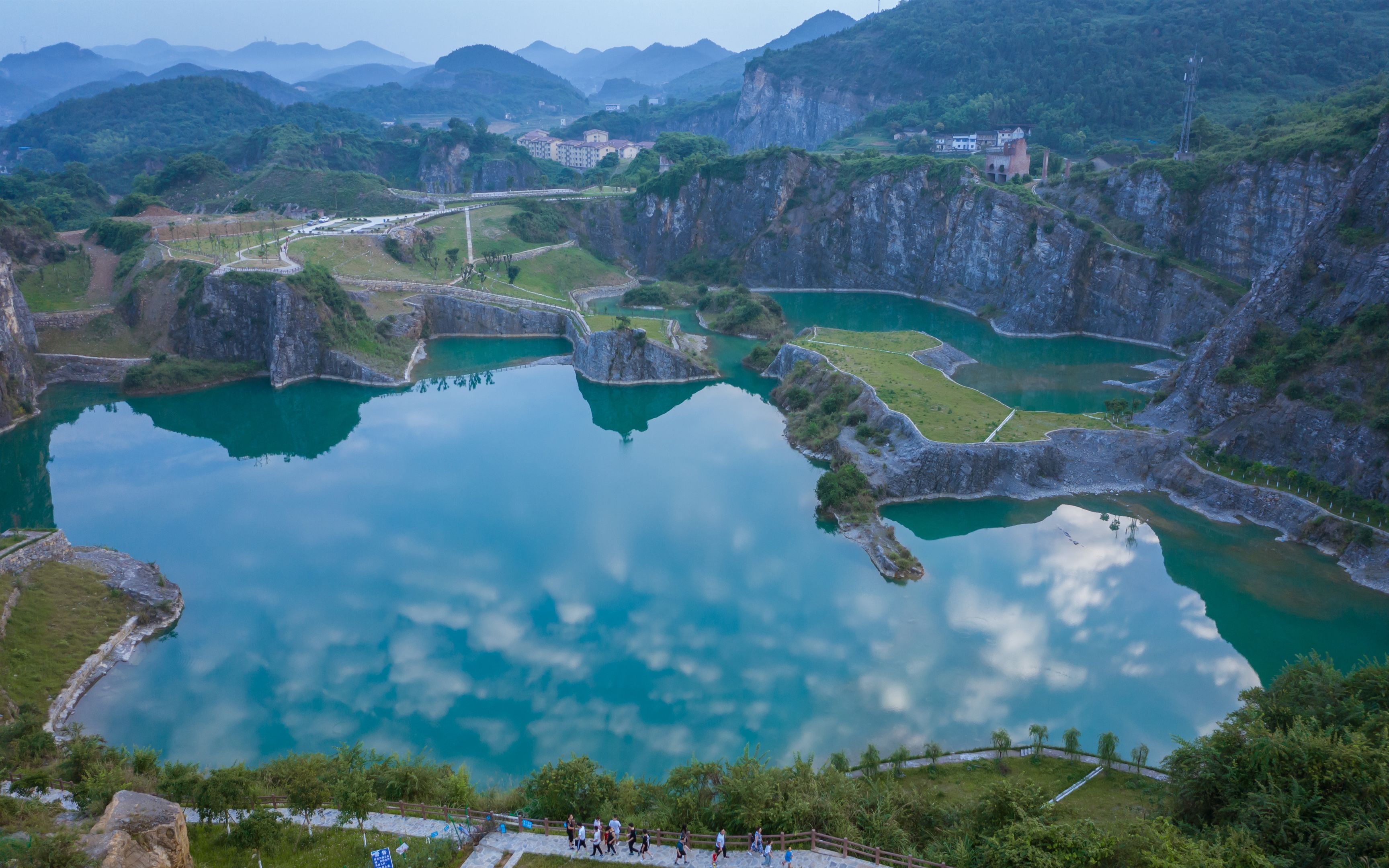 重庆矿坑公园图片