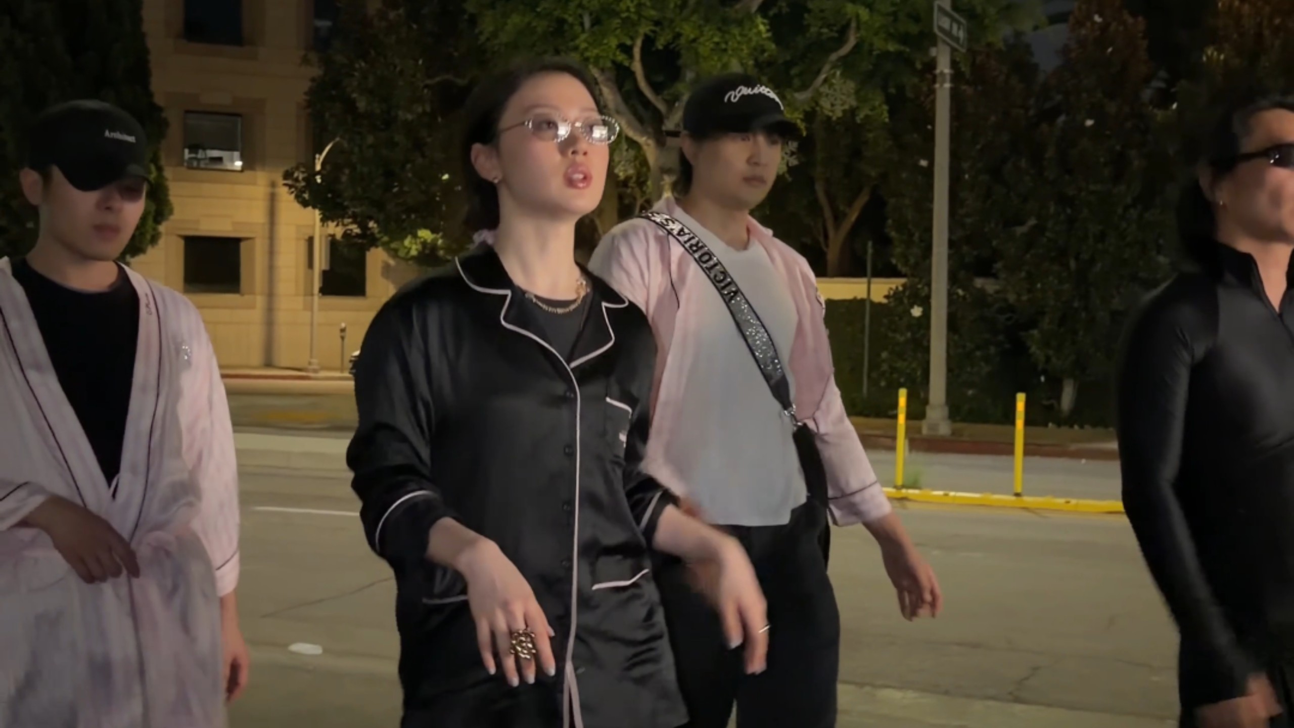 单依纯Team的武志刚模特步