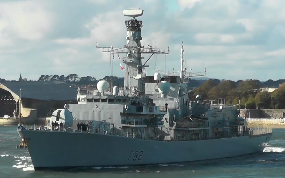 【英国皇家海军】23型护卫舰"萨默塞特"号(f-82)驶离德文波特海军基地