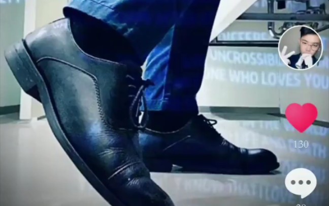 黑袜帅哥的皮鞋和马靴