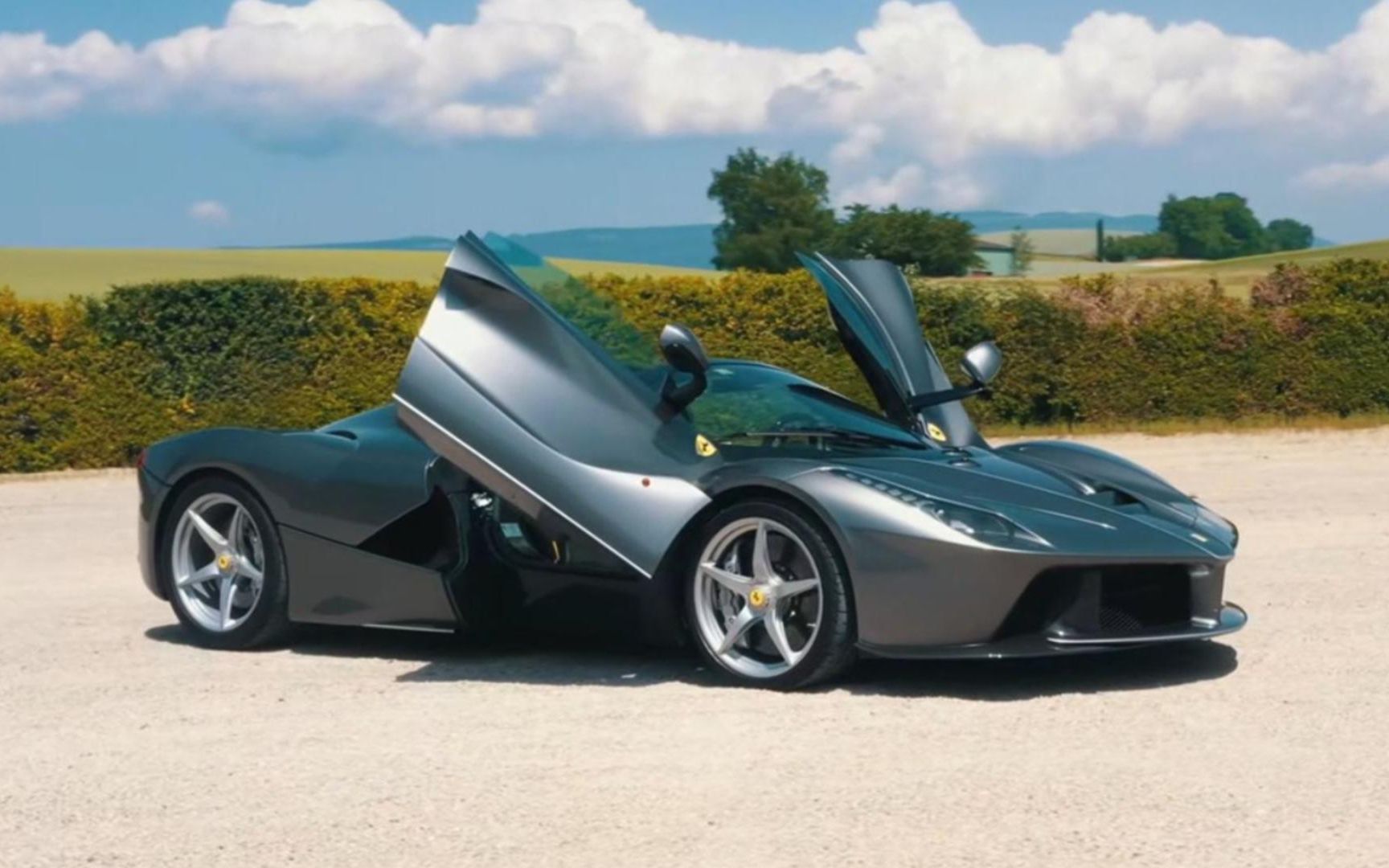 让你好兄弟感受一下v12的声浪!法拉利laferrari aperta
