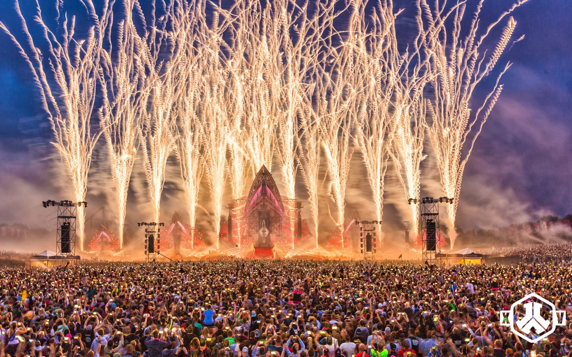 【中文字幕】硬派音乐演化史 - history of hardstyle