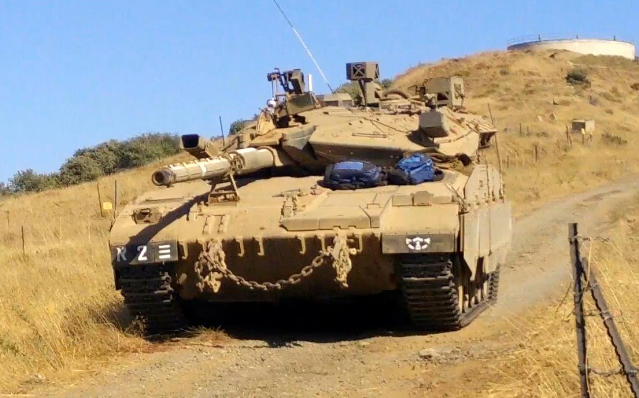 路过一处高地偶遇一辆梅卡瓦mk2d主战坦克20167