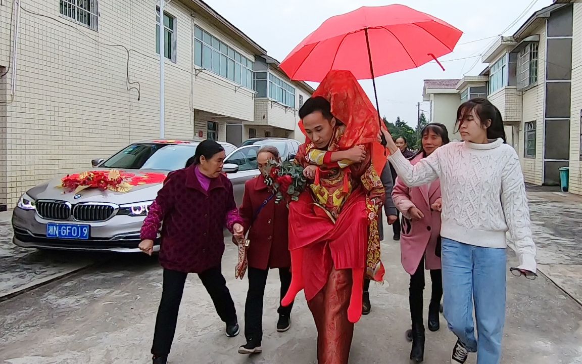 外地小伙来娶媳妇看看新娘到底有多漂亮让进进羡慕不已