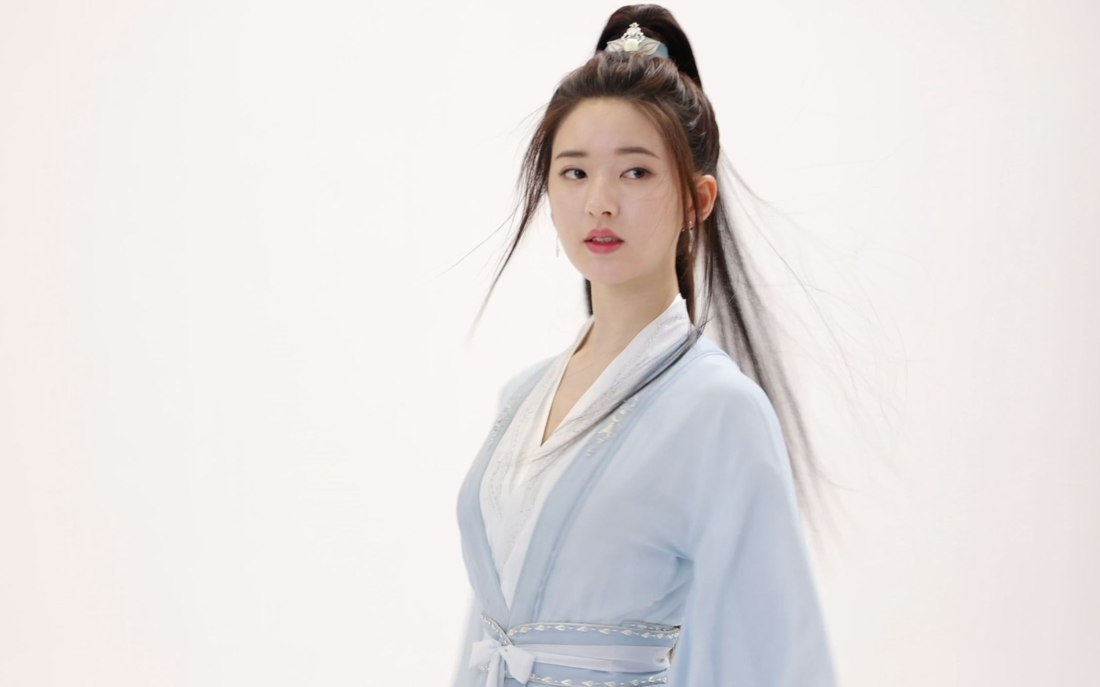 《且试天下》赵露思定妆海报拍摄花絮