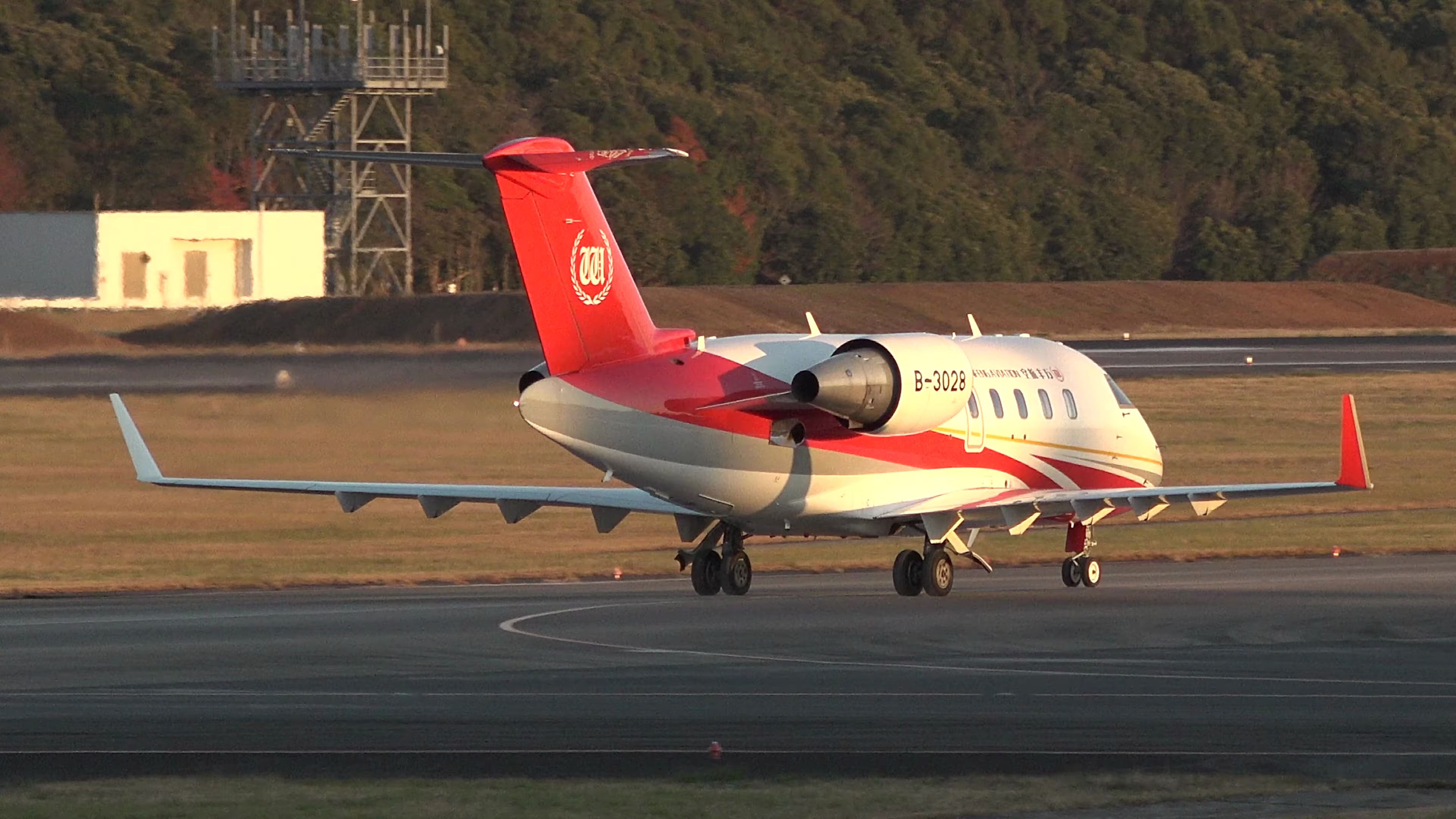 万丰航空 庞巴迪挑战者600降落34r 成田_哔哩哔哩_bilibili