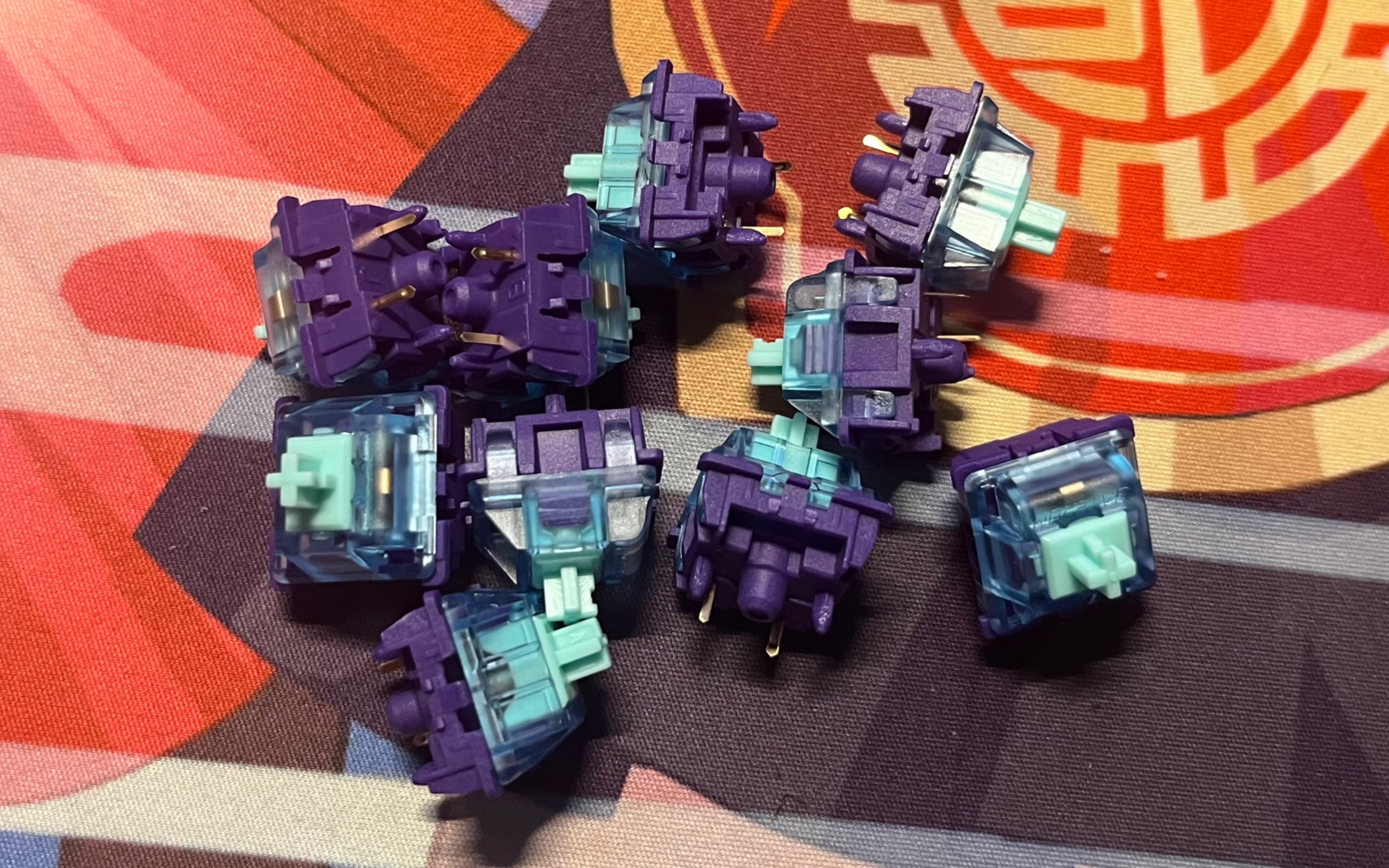 ayb送的佳达隆青龙轴和雷创橙轴对比.(非常非常非常像)