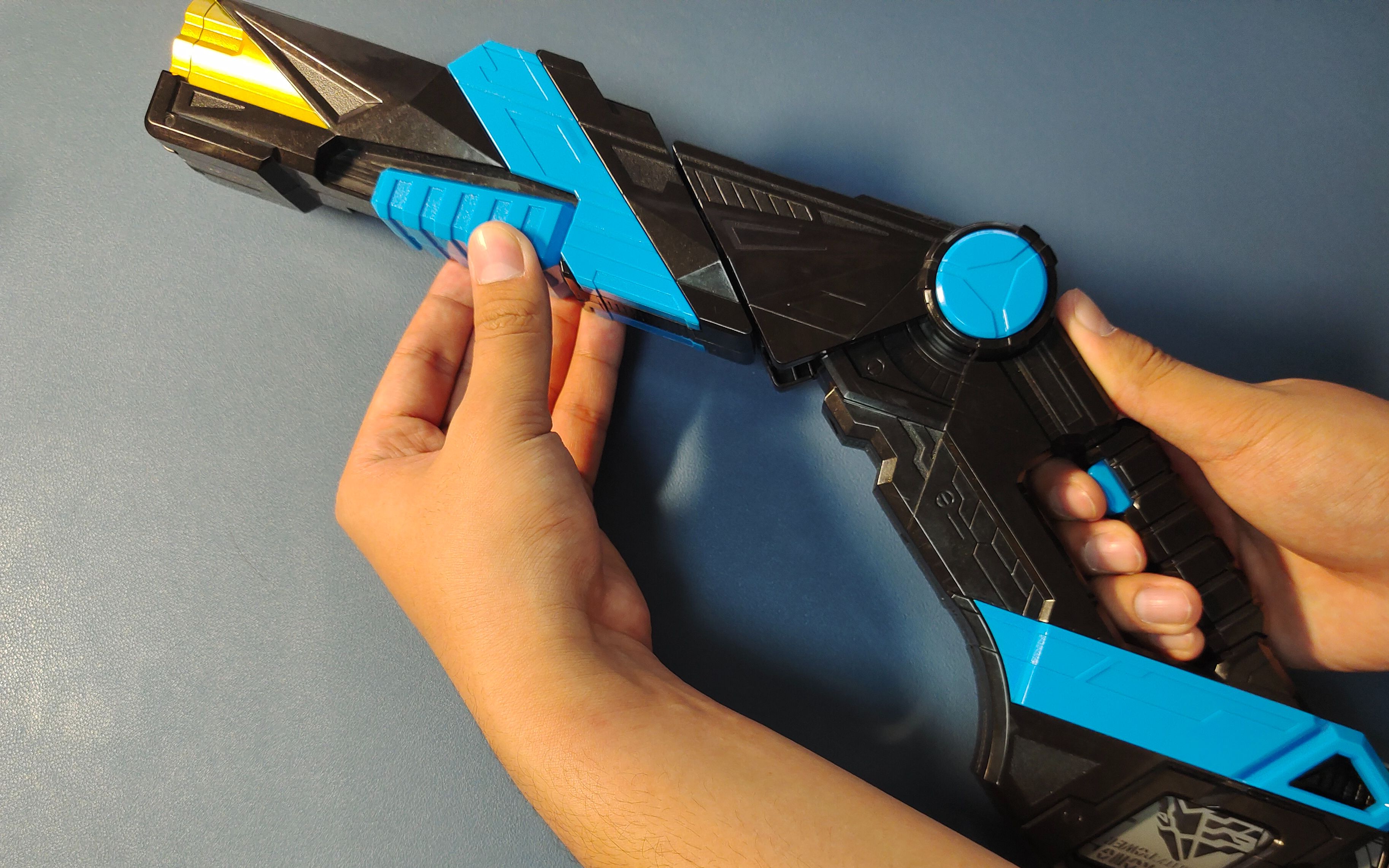 这个公文包后坐力有点大 万代dx假面骑士零一 公文包枪【水视频日常】