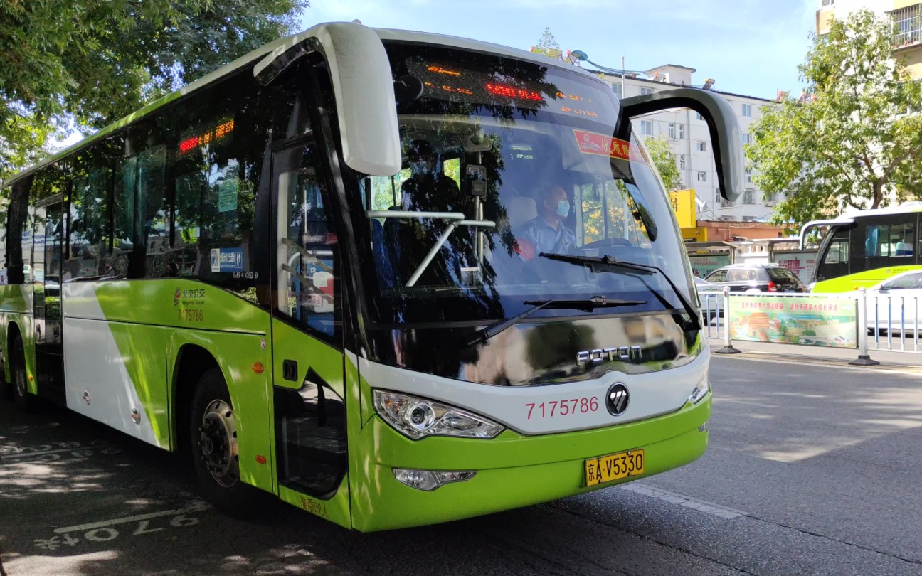 北京公交集团第七客运分公司980快 bj6147c8btd 7175786号优质服务车