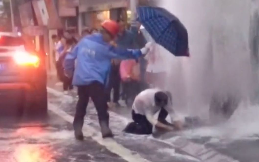 [图]因为自己淋过雨，所以总想为别人撑伞