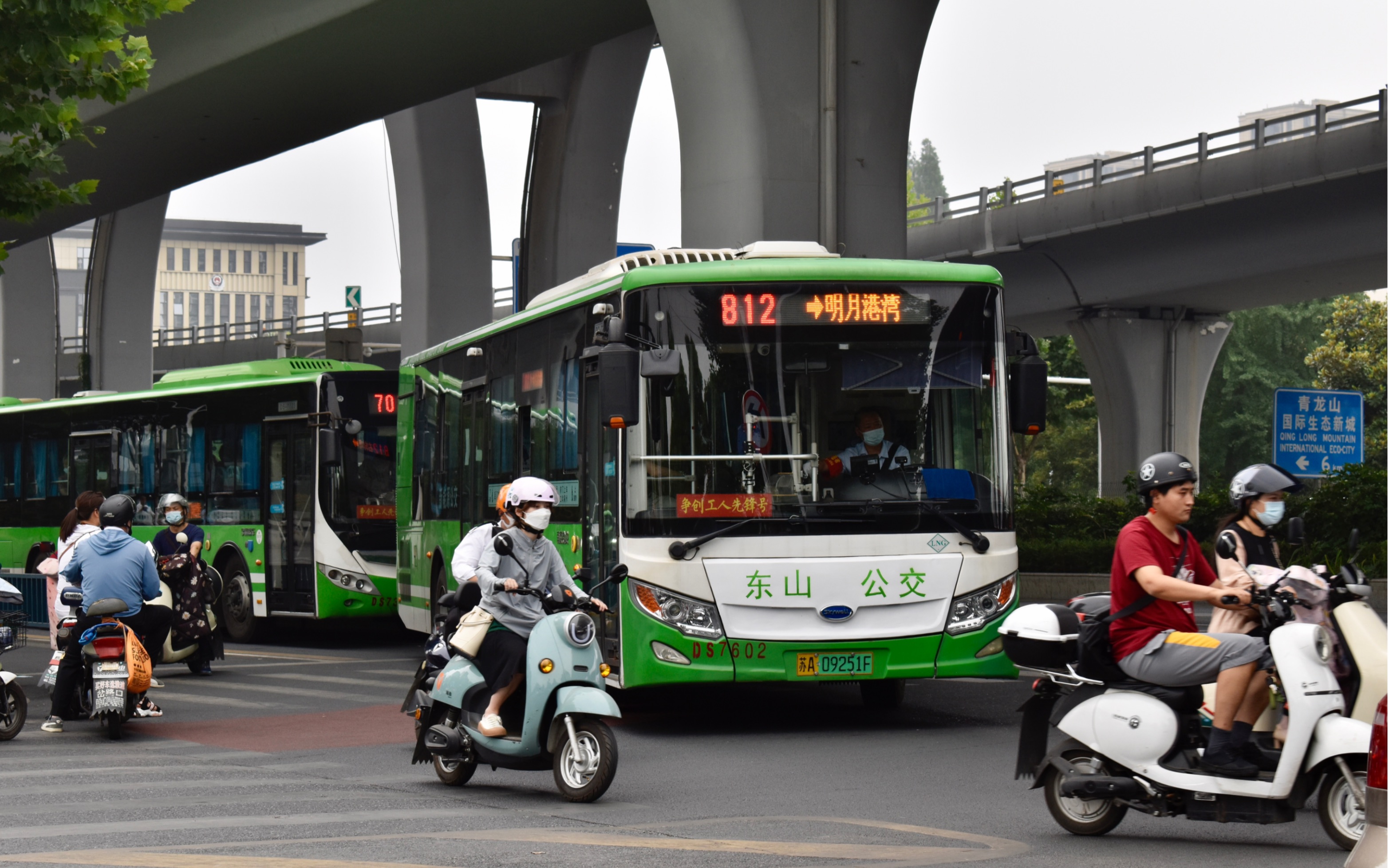 【东山公交】ds7721行驶早班706路 车辆疑似牵引故障发出巨大皮带声