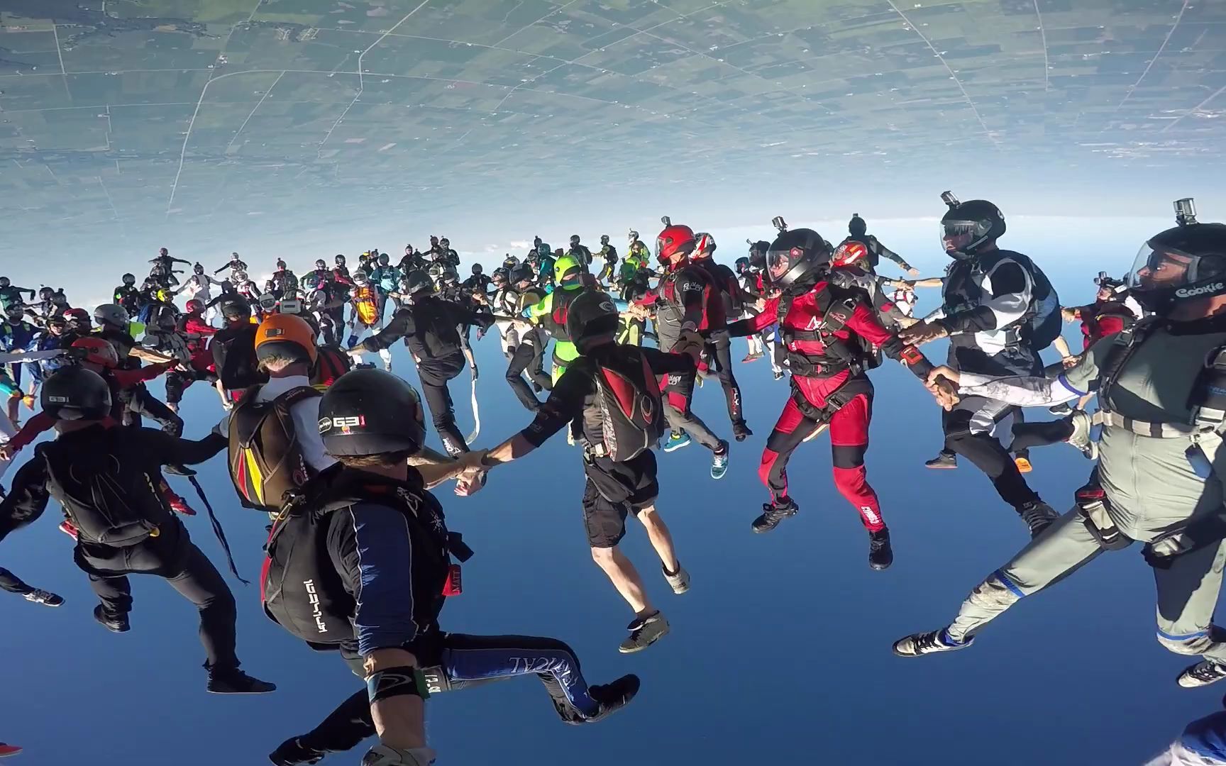 【跳伞】164人的集体跳伞!_哔哩哔哩_bilibili