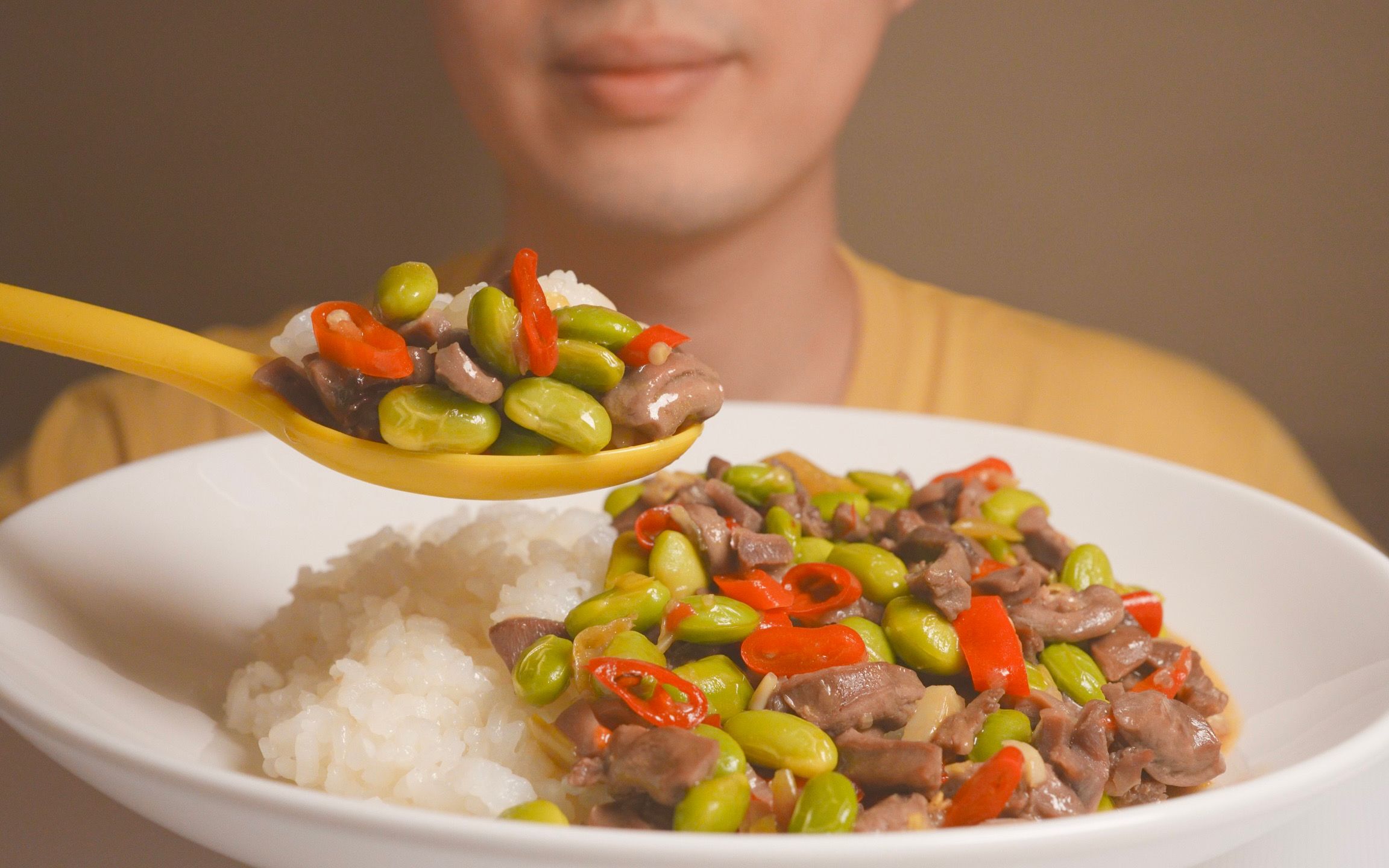 【丁明明安静吃】酸辣毛豆鸡杂 | 米饭