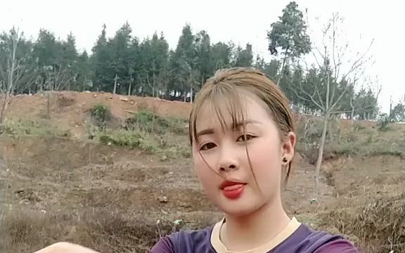 越南女孩小粉希望大家关注西瓜视频越南旅游者