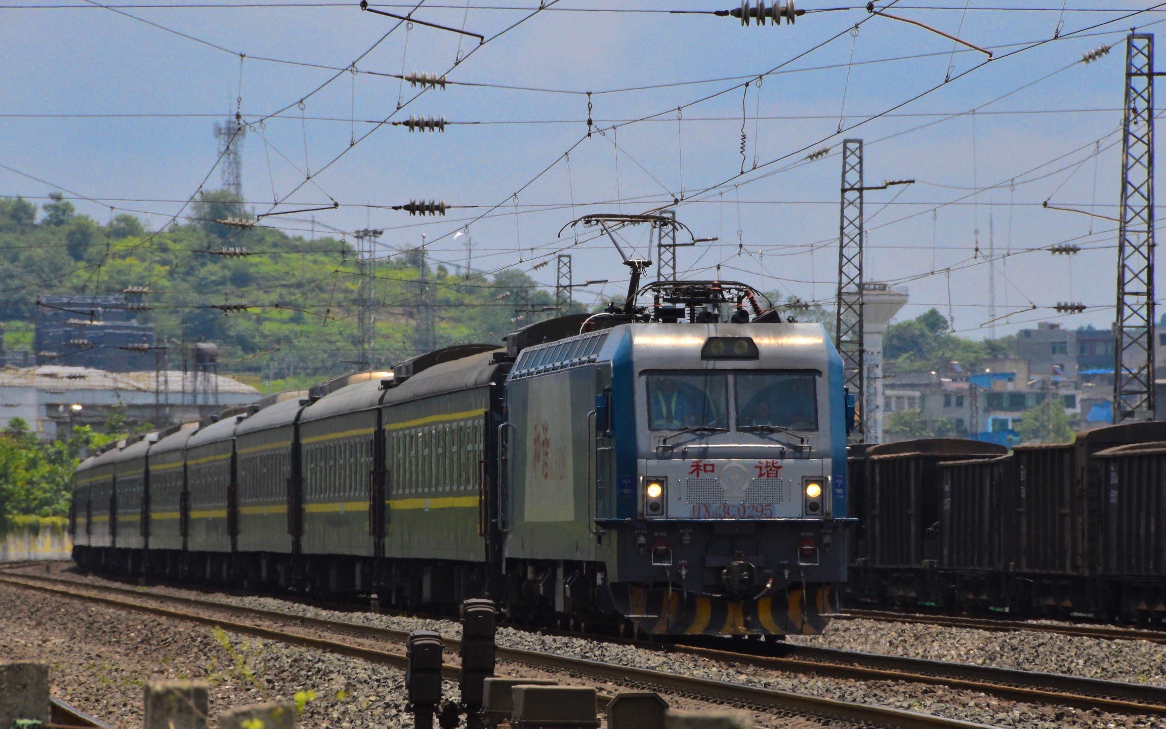 【4k60fps】hxd3c牵引管内客车k9585次(贵阳—草海) 通过沪昆线幺铺站