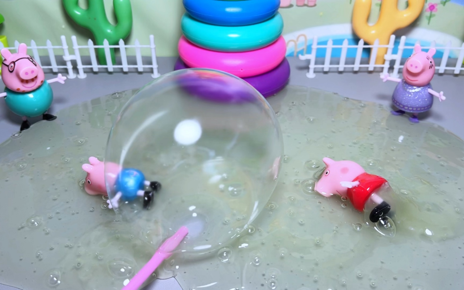 玩具动画-佩奇乔治玩假水呢