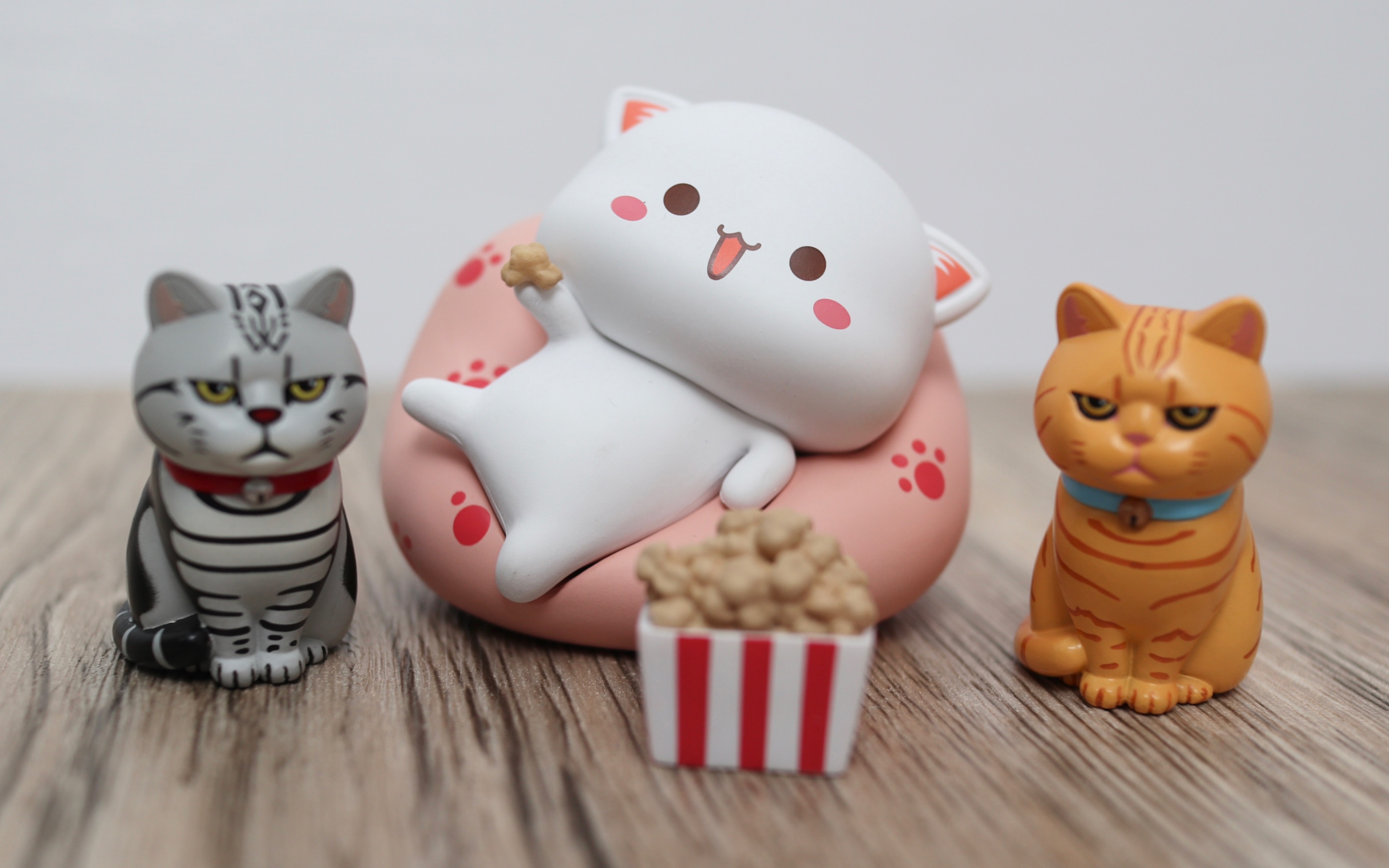 【猫猫开箱】爱钻纸袋的小猫扭蛋 & 再拆一个蜜桃猫盲盒