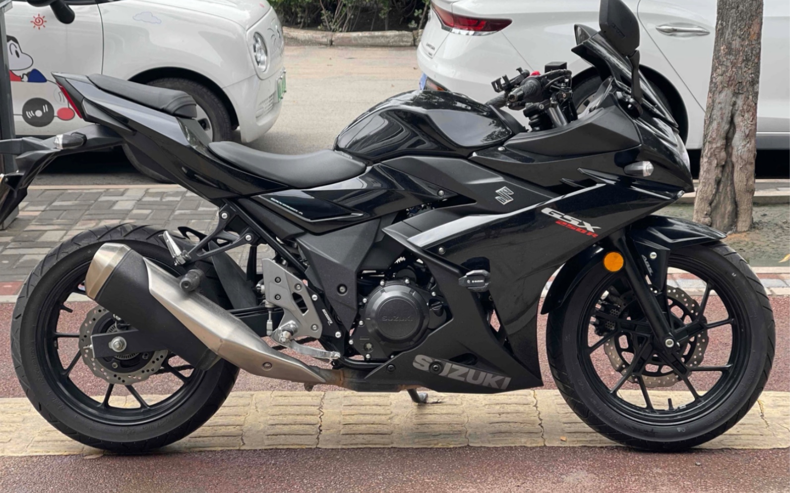 2021年铃木gsx250 跑了六千公里 转让价格1.88
