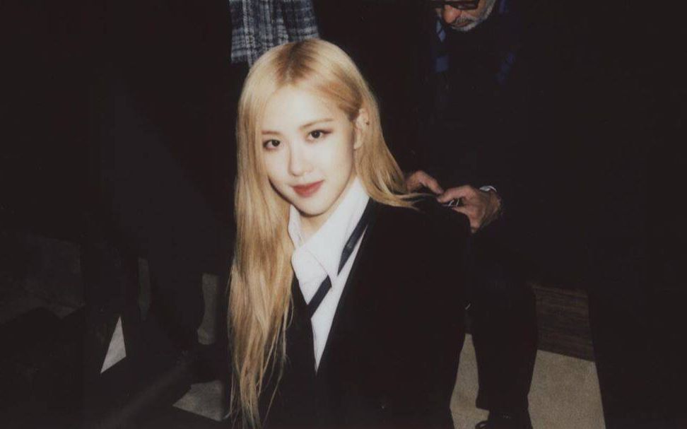 [图]ROSÉ X PARIS 野玫瑰朴彩英在巴黎