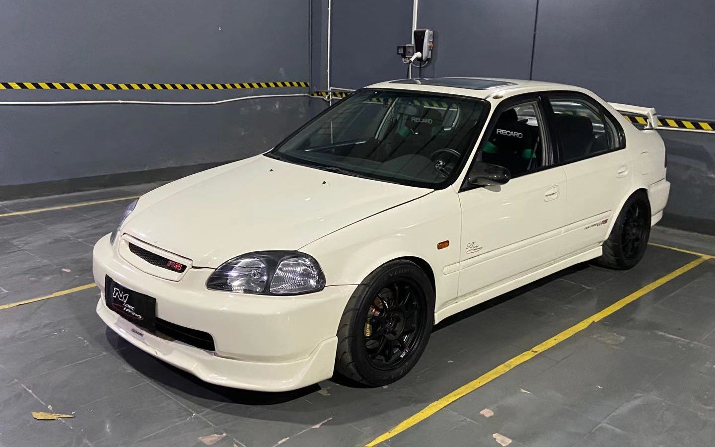 这不是移植b18的ek思域而是移植了红头k20a