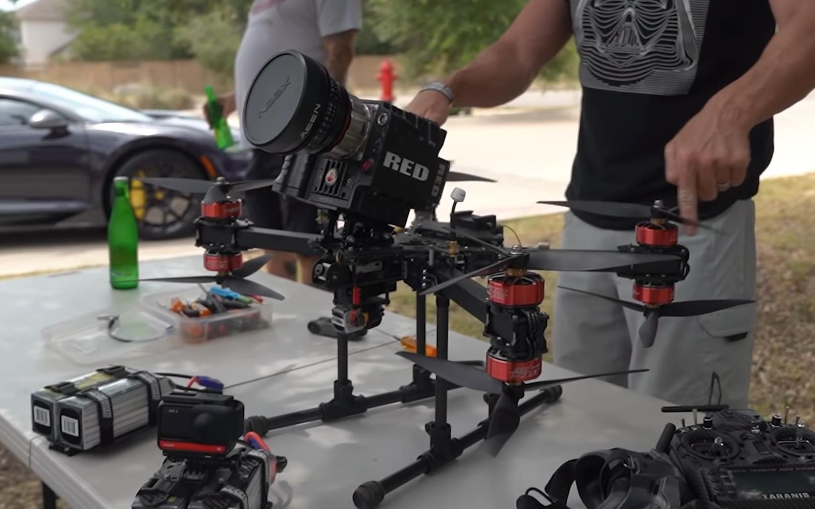 2w刀穿越机red摄像机拍摄400w刀布加迪威龙