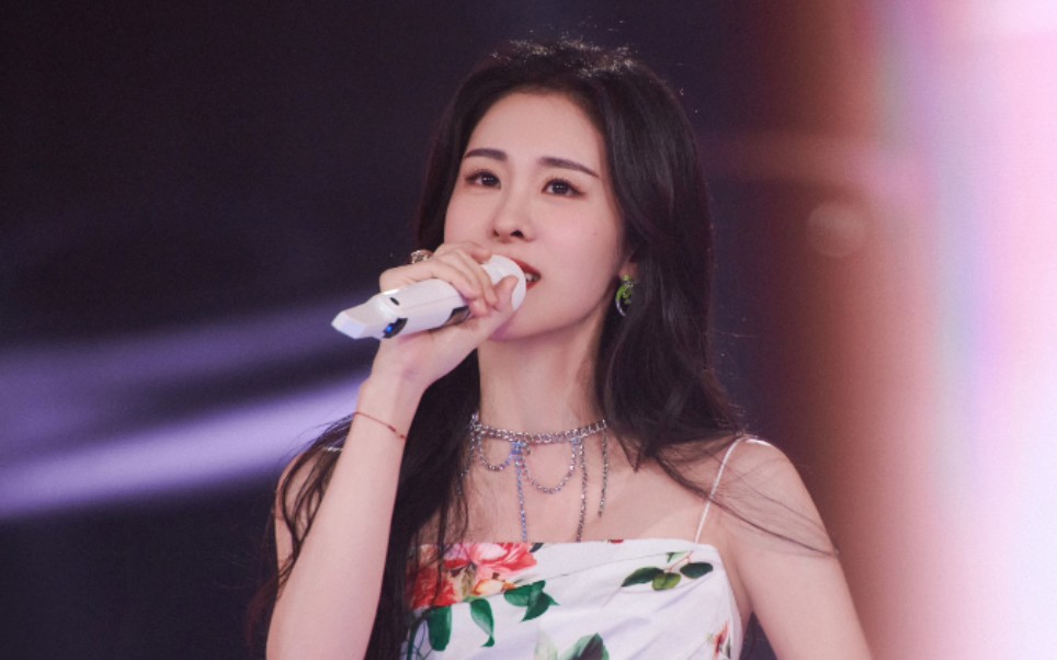 【张碧晨】天津618闪耀之夜开场《开往早晨的午夜》,怼脸拍太美了吧姐