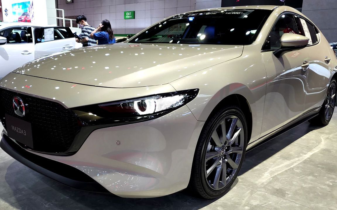 散发独特运动魅力,2022款马自达3两厢版静态展示