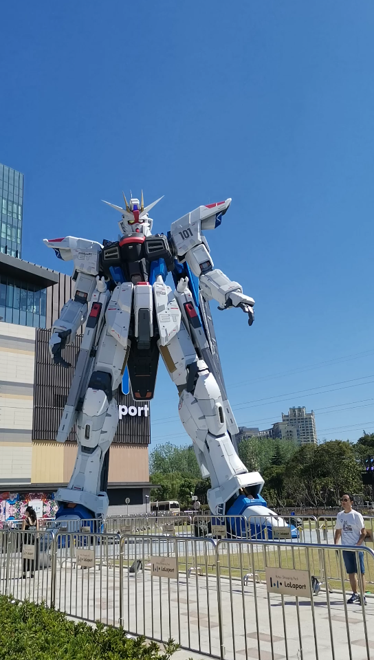 金桥lala port 自由高达 总感觉这手势马上要跳女团舞一样