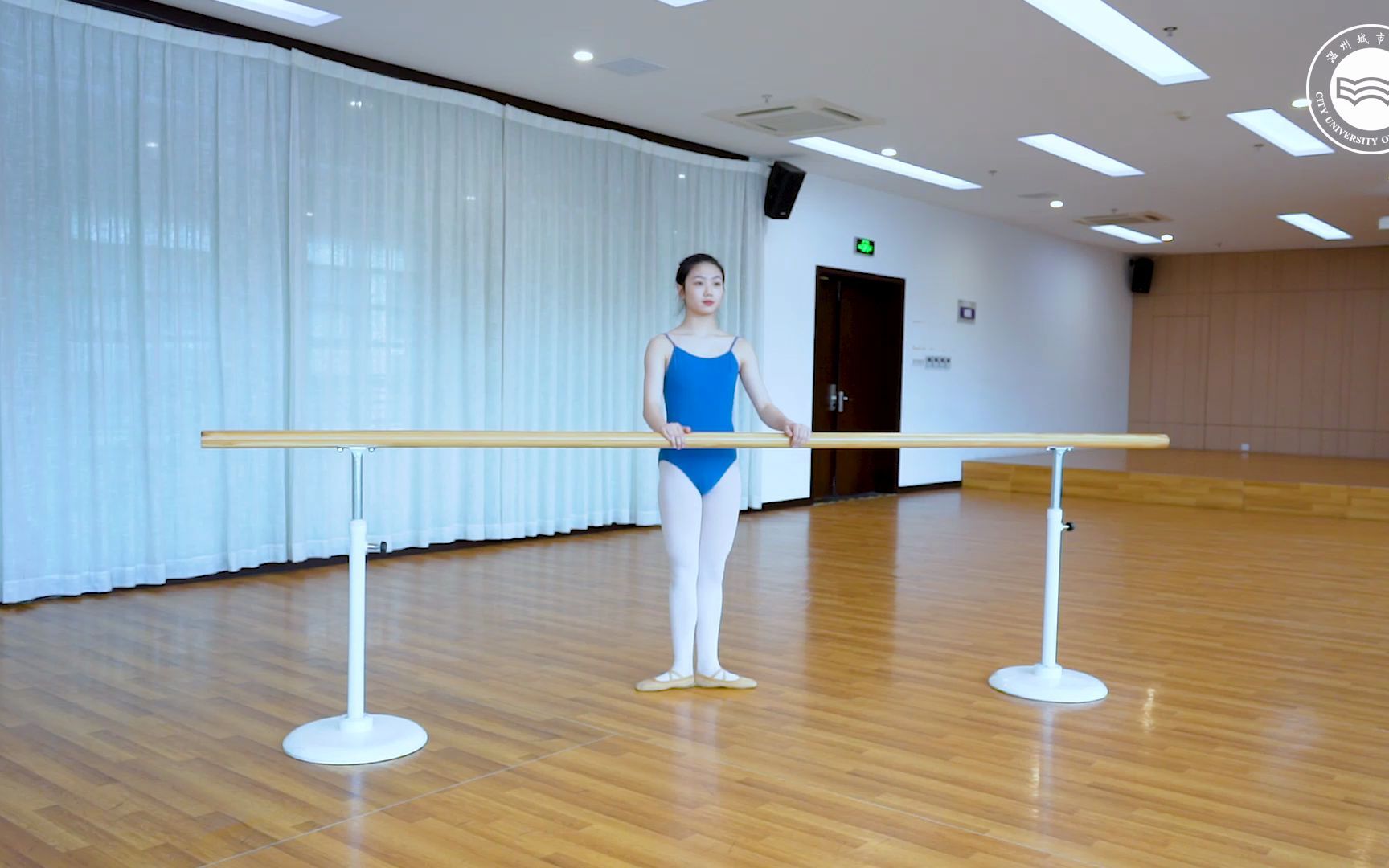 芭蕾形体入门基础课程| 美丽芭蕾第六课:擦地_哔哩哔哩_bilibili