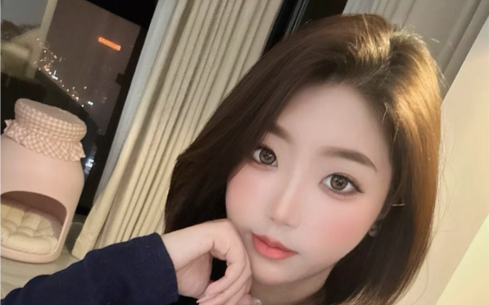 我看着你的脸轻刷着和弦