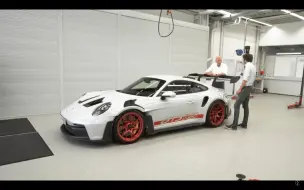 Video herunterladen: NEW Porsche 911 GT3 RS: In-Depth First Look with Andreas Preuninger | Catchpole