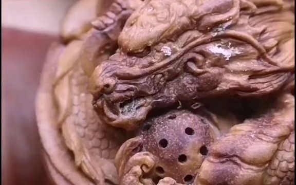 永莲蜜桃核雕刻龙凤呈祥