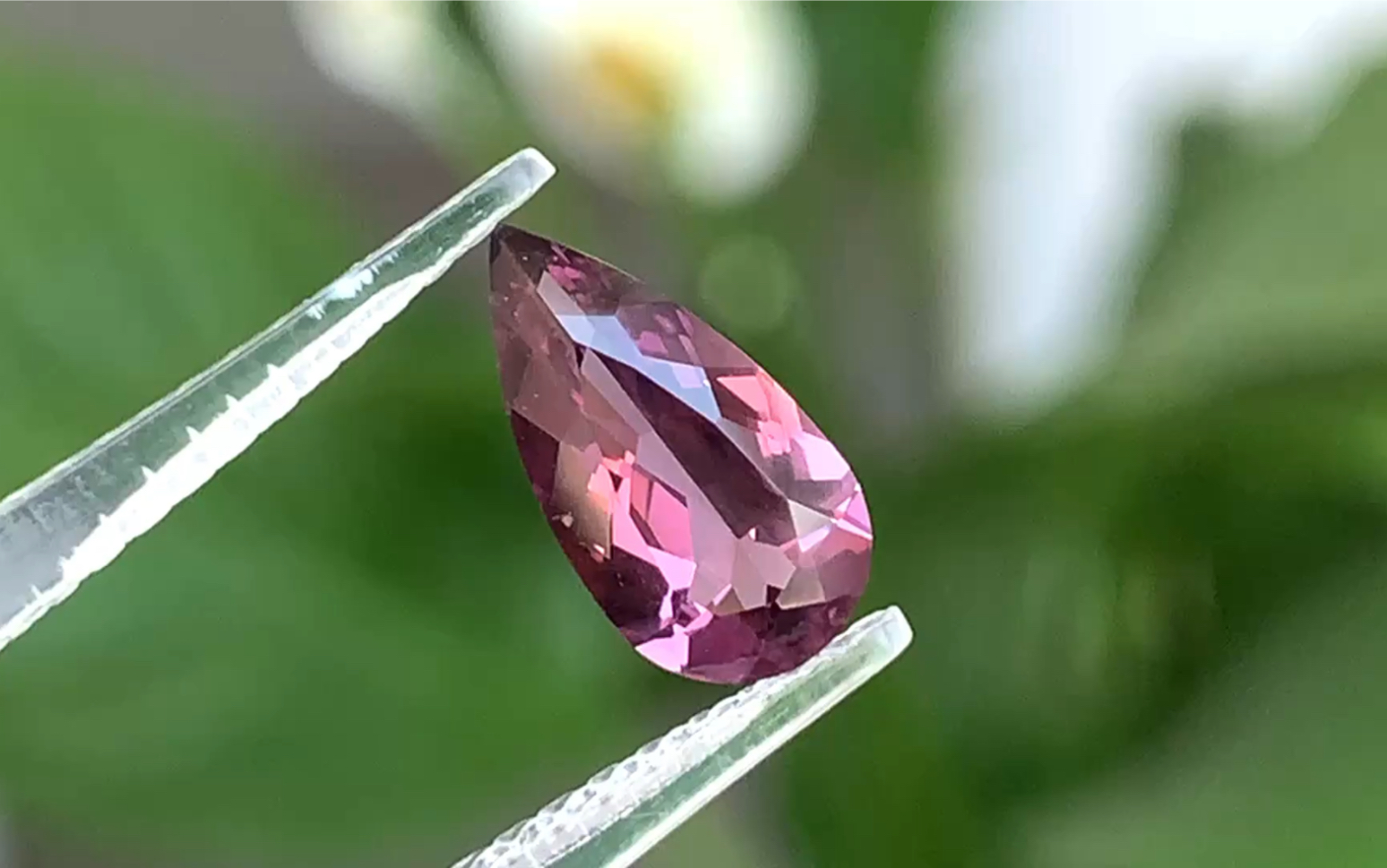 绝美马亨盖紫色尖晶石,重1.27克拉