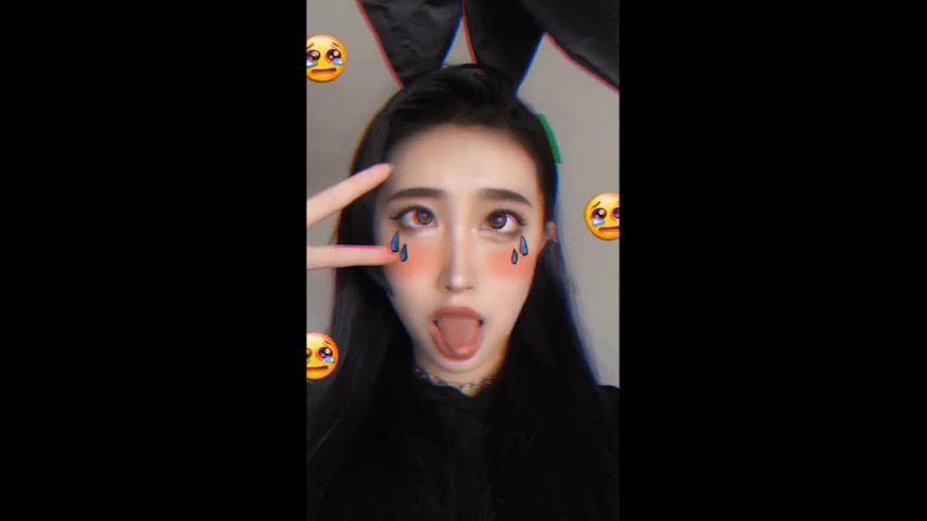 妹子神还原emoji表情包,你不对劲了哔哩哔哩bilibili