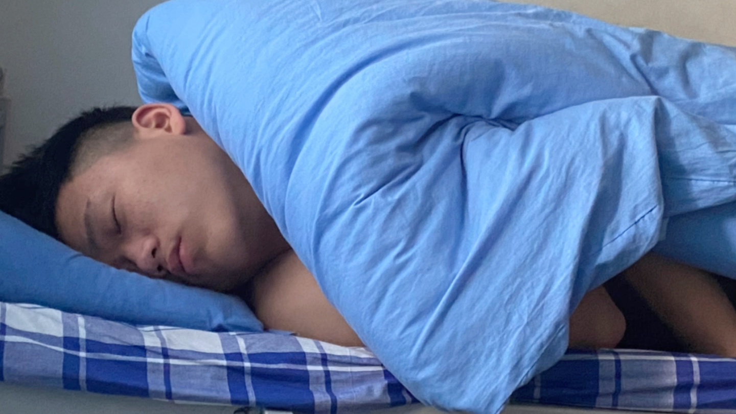 点赞破万,直播男神睡觉_哔哩哔哩_bilibili